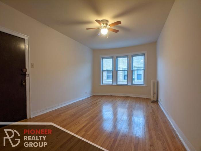 Primary Photo - 1 bedroom in CHICAGO IL 60613