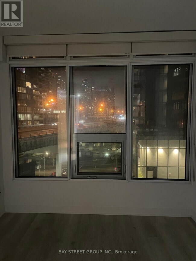 Photo du bâtiment - 70-670 Queens Wharf Rd