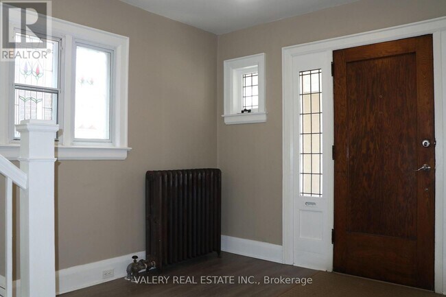 Building Photo - 207 Oakwood Ave