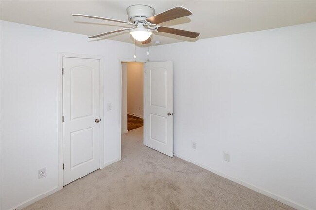 Building Photo - 31 Southfork Dr