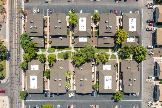 Building Photo - Scottsdale Villas