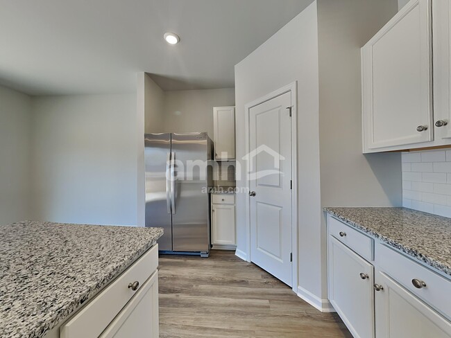 Building Photo - 3984 Zepelin Wy