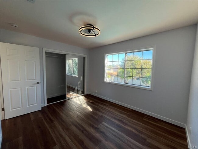 Building Photo - 7522 Balcom Ave