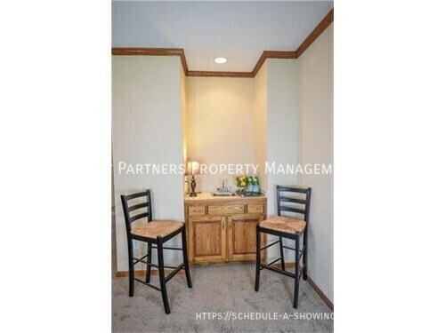 Foto del edificio - 1950 W Surrey-