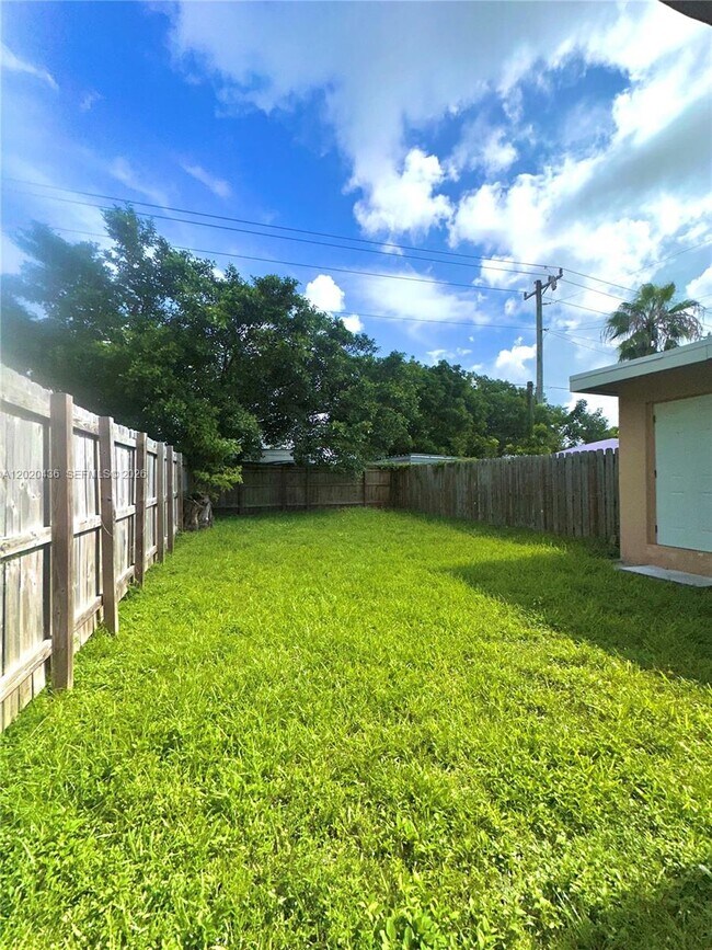 Foto del edificio - 2125 NW 66th St