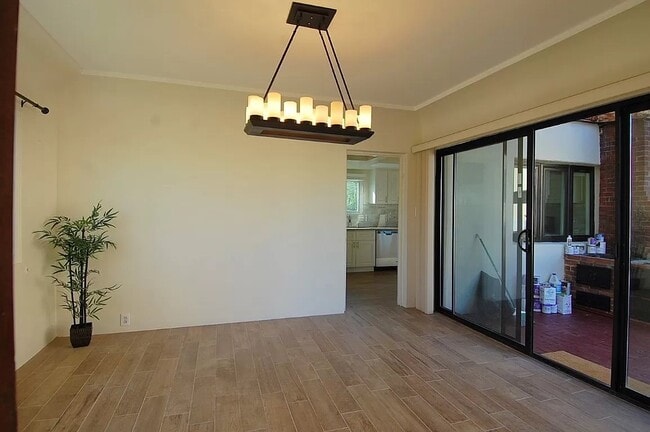 Dining room lead to outdoor BBQ area - 3110 Ocean Ave