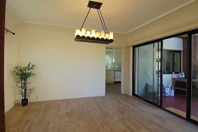 El comedor conduce al área de barbacoa al aire libre. - 3110 Ocean Ave