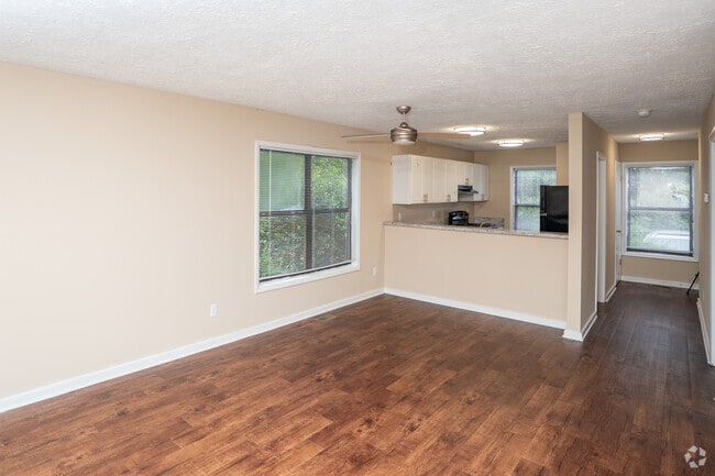 3BR,2BA-1284-SF - Lakehurst Apartments