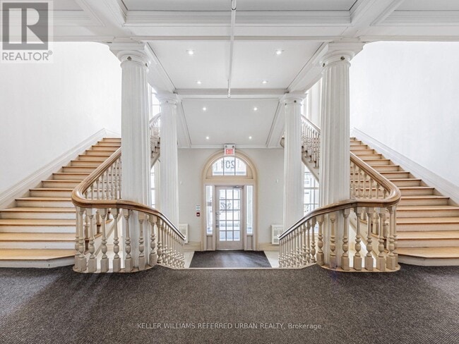 Photo du bâtiment - 201 Carlaw Ave