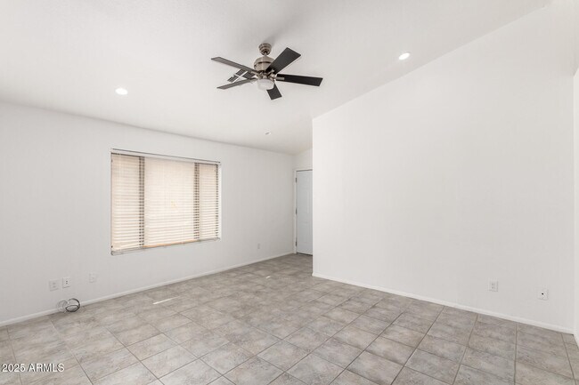 Foto del edificio - 8339 W Elm St