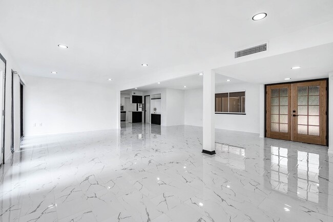 Building Photo - 1616 Redway Ln