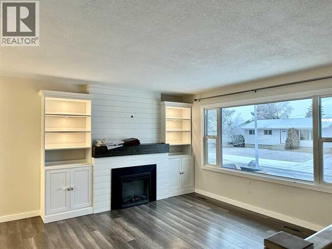 Building Photo - 9245-9299 99 Ave