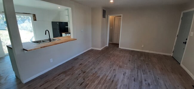 Open floor plan - 3703 NE 53rd Ter