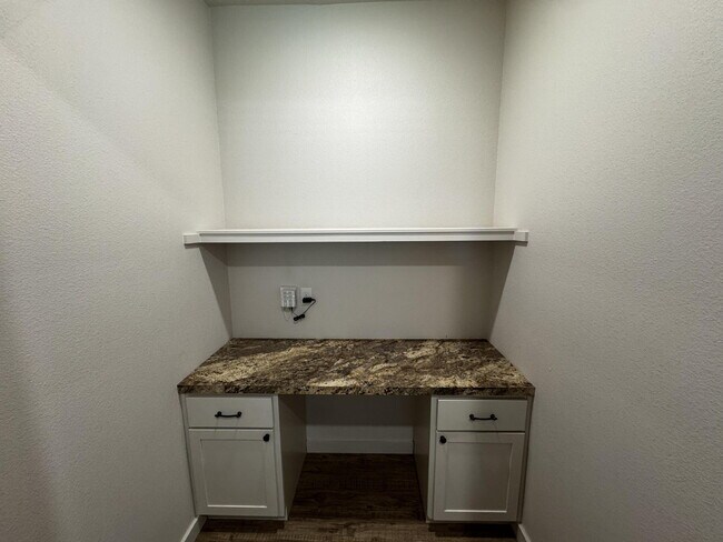 Building Photo - 2101 9th St