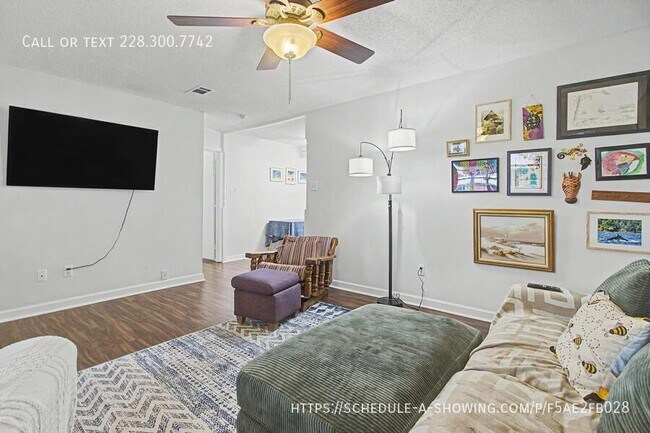 Foto del edificio - 883 Rustwood Dr