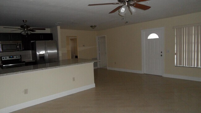 Foto del edificio - 9100 NW 26th Pl