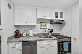 Building Photo - 2600 N Flagler Dr