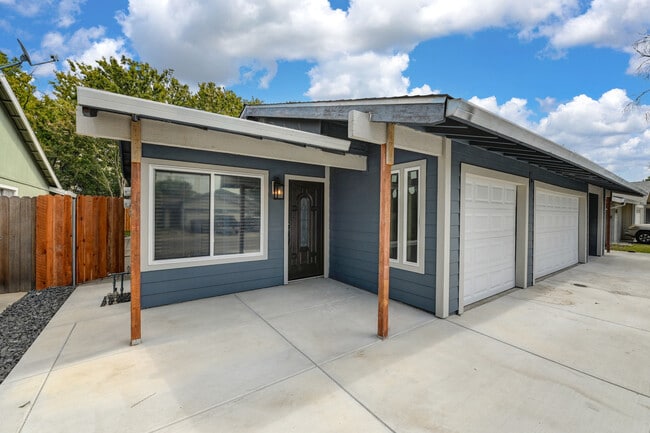 Building Photo - 2432 Camino Garden Way