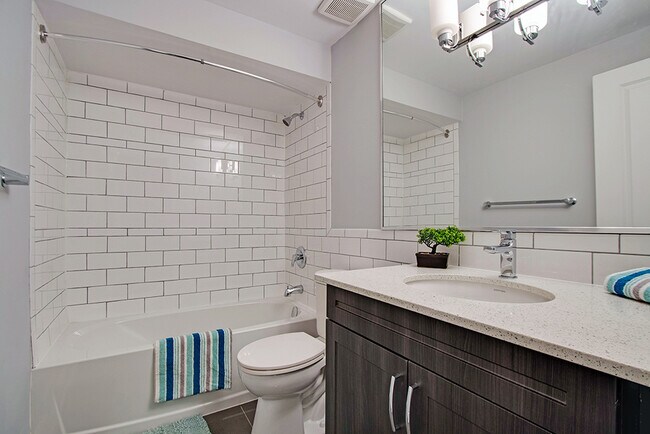 Photo du bâtiment - 452-560 ARLINGTON BLVD