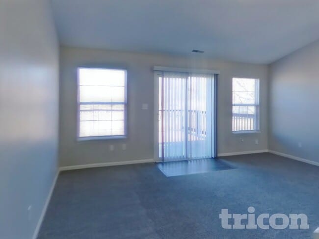 Building Photo - 6050 E Solitude Ct