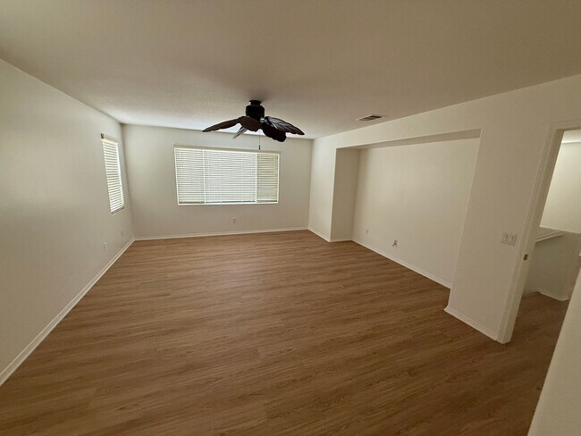 Foto del edificio - 5 Bedrooms 3.5 Bath in Willow Walk!