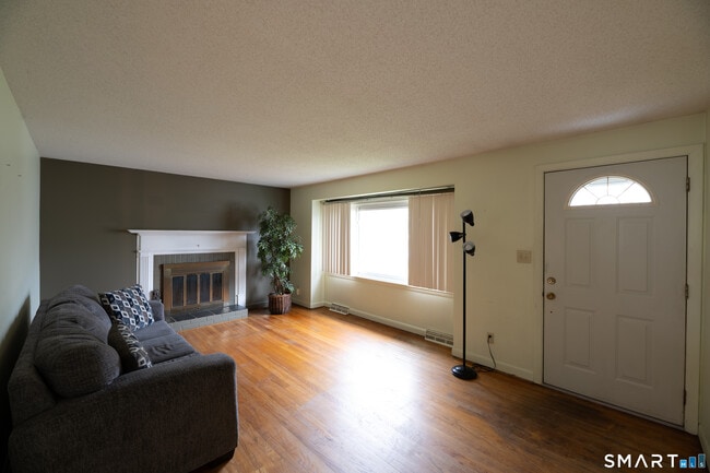 Foto del edificio - 3 Mountain View Dr