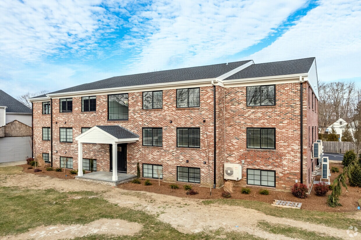 Landings at Aquidneck Crossing Apartments in Middletown, RI