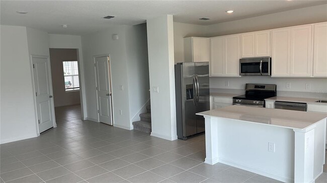 Building Photo - 3090 Chantilly Dr