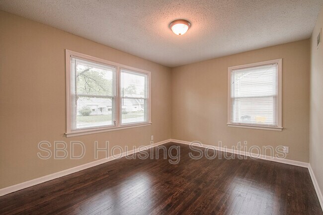 Foto del edificio - 8803 E 72nd St