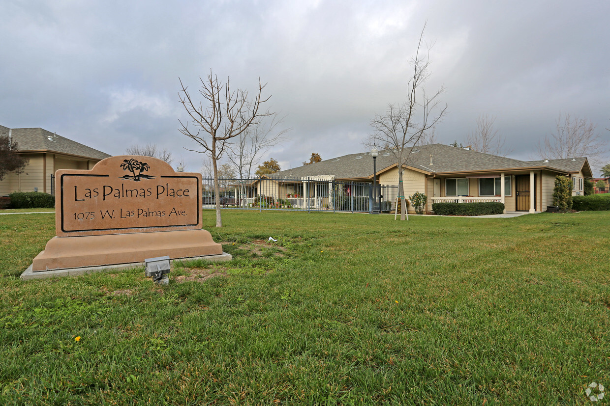 Foto principal - Las Palmas Senior Housing Complex