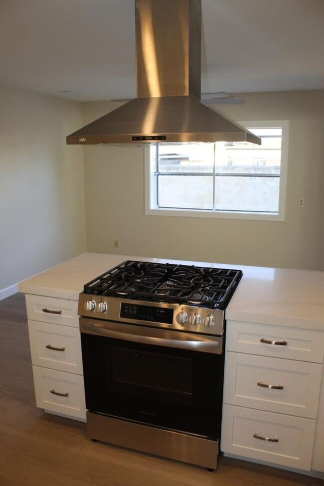 Foto del edificio - 4Bed/2Bath Remodeled Home in Carlsbad with a Pool~ Trieste