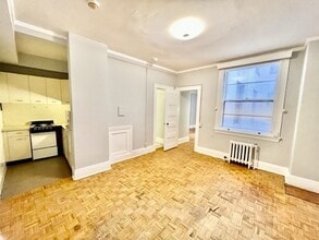 Building Photo - 21 Beacon St