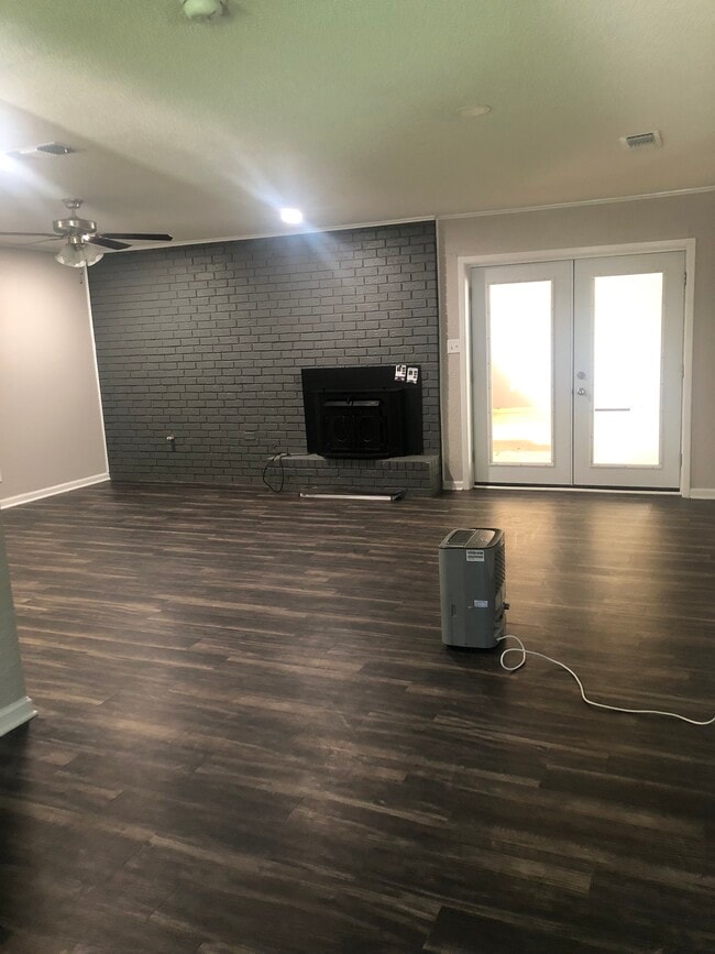 Living area leads to carport and backyard - 100 Medina Dr