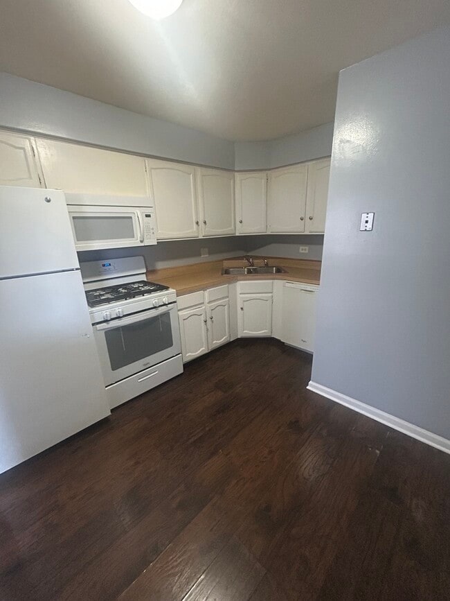 Building Photo - 169 S Gregory St