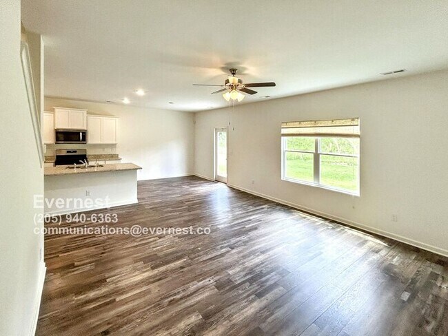 Foto del edificio - 1301 Chelsea Pk Trl