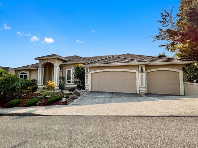 Building Photo - 3014 NW Chapin Dr