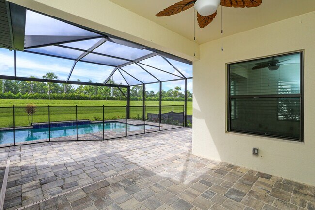 Foto del edificio - **CUSTOM POOL**SKYSAIL**UNFURNISHED ANNUAL...