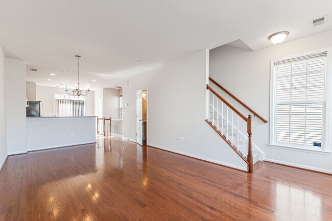 Building Photo - This beautiful townhouse has everything yo...