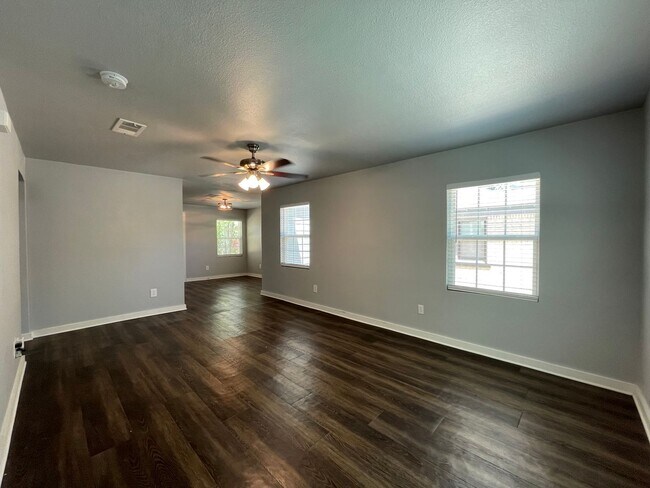 Building Photo - ASK ABOUT OUR OCTOBER MOVE-IN SPECIALS - A...