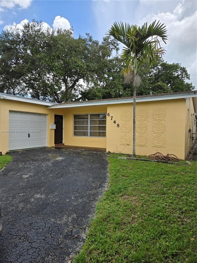 Building Photo - 6748 SW 34th Ct