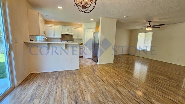 Building Photo - MOVE IN TODAY! Spacious Home In Caldwell!
