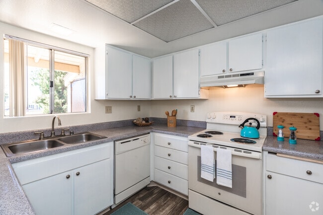 Kitchen - Arbors Apartments