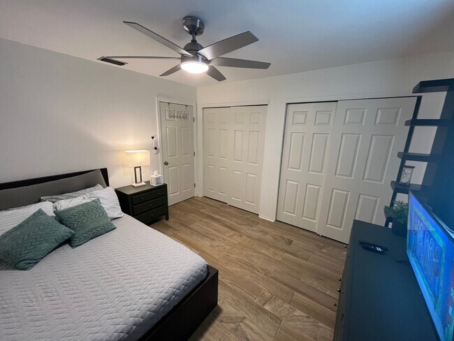 Building Photo - 1624 Palm Valley Dr E