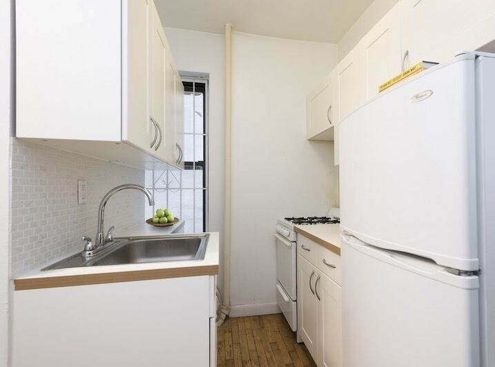 Foto del edificio - 331 E 12th St