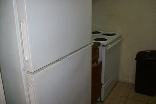 Building Photo - 8100 Creekbend Dr