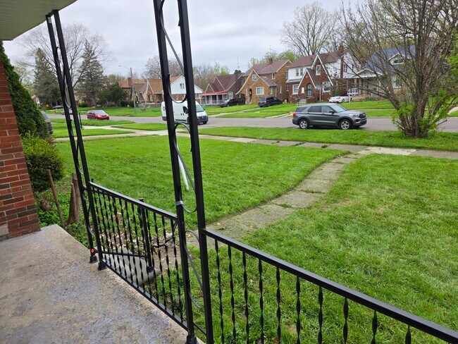 Foto del edificio - 12840 Kilbourne Ave