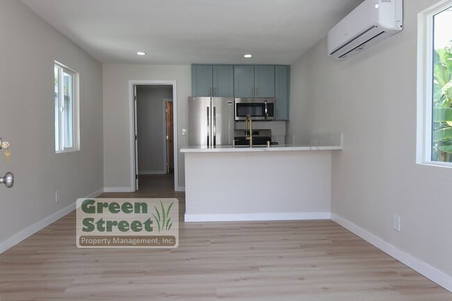 Building Photo - 3851 Menlo Ave
