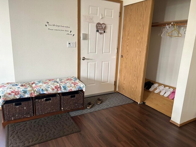 entrada principal - 6904 54th Pl NE