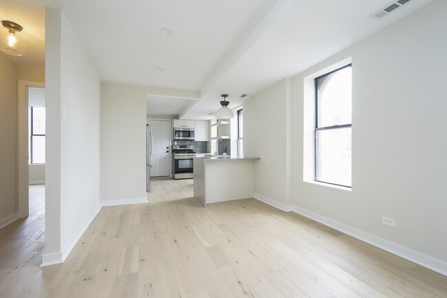 Building Photo - 1701 N Sheffield Ave