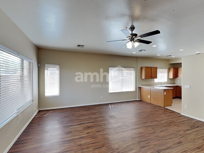 Building Photo - 8852 W Hess St